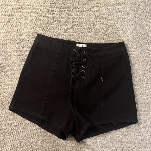 Amuse Society Black Tie Up Shorts - Picture 3 of 4